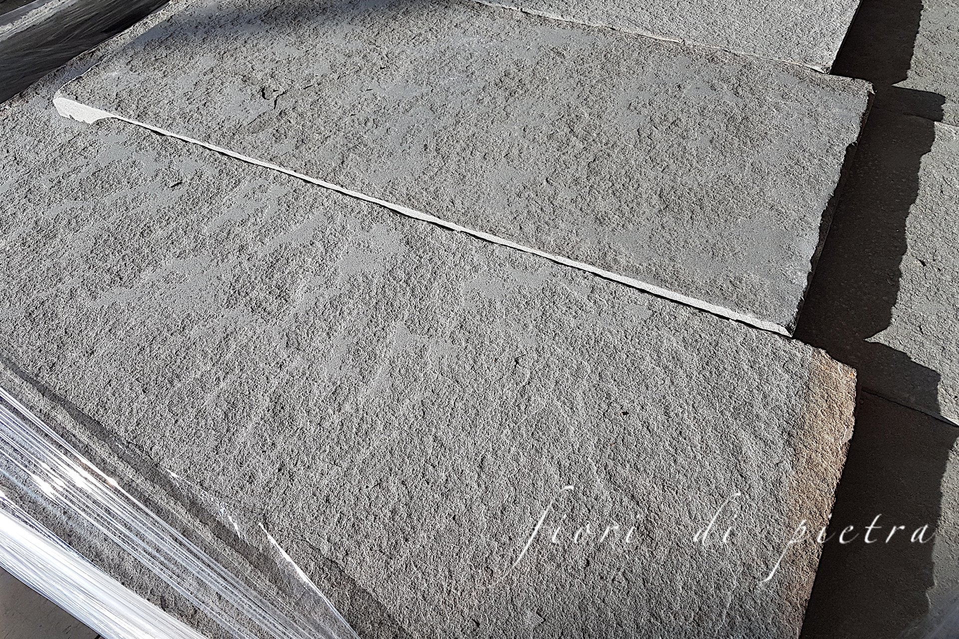 Realizzazione Pavimenti da € 16,00 a 48,00 al mq + iva in pietra PIETRA FORTE