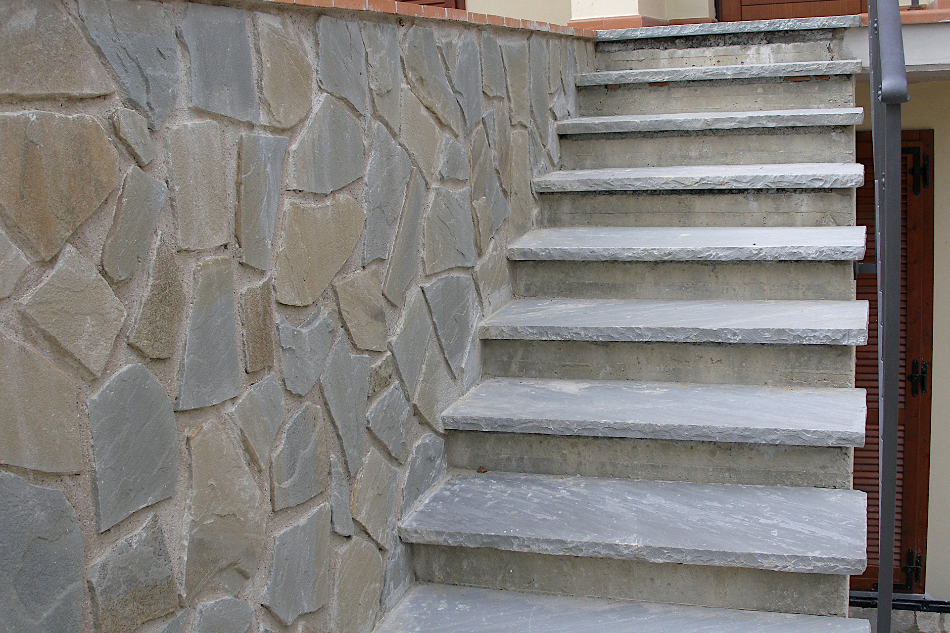 Projects Pavimenti with SAND GREY stone