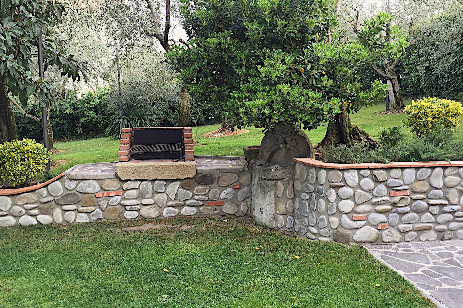 Projects Rivestimenti with Ciottolo di Fiume stone